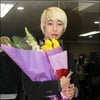 [★포토]김치 '꽃다발 들고서 멋있게~'
