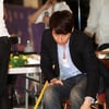 [★포토]이지훈 '공연 전 의상 점검은 필수!'