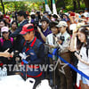 [★포토]차승원을 보기 위해 몰려든 등산객들