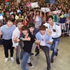 2PM, 日서 하이터치회 개최..9만6000팬 몰려  