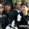 [★포토]박근혜 후보 뒤에 앉은 은지원