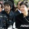 [★포토]박근혜 후보 뒤에 앉은 은지원