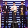 [★포토]이다해-동방신기 '아시아스타상 수상'