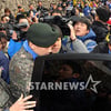 [★포토]걷기대회 참석한 비 '걸어가기 힘드네'