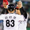 LG, '선두' 삼성 꺾고 반게임차 추격!.. 선두싸움 '대혼전'