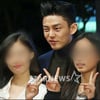 [★포토]유아인 '팬들과 함께 찰칵!'