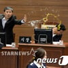 안상수에 계란 던진 김성일 “어깨로 날아간 계란..멍은 왜 팔에?”