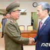 "北, 지뢰폭발 '유감'- 南, 대북방송 중단"..남북 공동합의문 발표