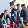 [★포토]이선균, '팬들에게 멋있게 인사 한 번'