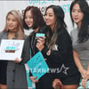 [★포토]씨스타 '저희 사인 받아가세요~'