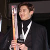 [★포토]찬열, '라이트세이버 선물 받았어요'