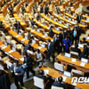 테러방지법 통과..찬성 156명, 반대 1명