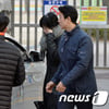'올림머리' 미용사, 삼성동 사저 통과..김평우 변호사는 헛걸음
