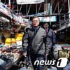 문재인, 소래포구 방문.."긴급생활안정자금 지원하겠다"