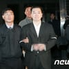 'BBK 주가조작' 김경준, 만기출소.. 청주 외국인보호소 호송