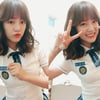 "미모까지 열일" 김세정 개미허리 교복 셀카