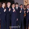 [★포토]엑소, 'K팝 그룹 최초 기념주화 메달 공개'