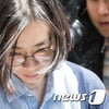 조현아, 3년 전 '땅콩회항'때와 다른 옷차림·같은 표정