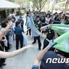 불꽃페미액션, 페이스북 앞에서 상의탈의한 이유