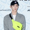 [★포토]키, '눈에 띄는 형광 가방'