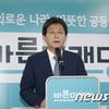 유승민 측 "인사청탁? 이미 해명했다..안종범 대답 잘 안해줘"