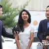 [★NEWSing]'이재명 스캔들' 김부선, 강용석과 2차 경찰출석 '시선집중'