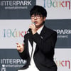 [★포토]음악감상회 갖는 하현우