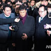 안희정, 2심 법정 구속..무죄 뒤집은 '성인지 감수성'