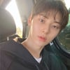 황민현, 차 안에서도 빛나는 '물광 피부'