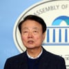 한선교, 취재진 향해 "걸레질 하는구먼"..한국당, 또 막말 논란