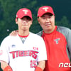 '완벽 캐치+송구' 박찬호, 첫 2주 연속 ADT캡스플레이 선정   