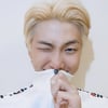 방탄소년단 RM, 윙크 셀카 공개.."심장 부여잡아"