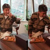 고레에다 히로카즈 감독, 간장게장 선물 받고 함박 미소
