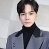 옹성우, 출근길 밝히는 '옹비드' 조각상 비주얼