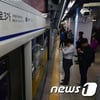 1호선 청량리 급행열차 증편으로 일반열차 지연..승객 불편 호소