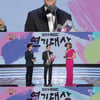 [2019 MBC 연기대상] '조장풍' 김동욱, 생애 첫 대상..정재영 '무관' 아쉬움 (종합)