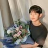 정해인, 꽃다발 안에 들어가도 모를 꽃 같은 미소