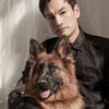 데이비드 맥기니스, 반려견 '더치'와 화보 "존중하는 관계"