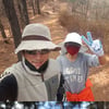 신애라♥차인표, 소탈+달달한 부부의 봄 등산 데이트 "오늘도 걷는다"