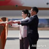 도쿄올림픽 성화, 일본 입성... 도착식 축소·무관중 봉송