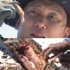 '정법' 이승윤, 껍질 없는 조개 '타밀록' 즉석 먹방 [별별TV]