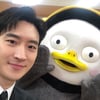'사냥의시간' 이제훈, 펭수와 다정히 찰칵..'펭하'