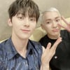 뉴이스트 황민현, 아론과 투샷 "조각이야?"