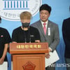 입 연 최숙현 동료들 "감기몸살 걸린 선수도 각목으로 폭행" [★현장]