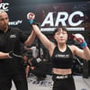 '16세 소녀 파이터' 신유진, 140초만에 TKO승! "100% 아니었다"