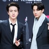 방탄소년단 진·제이홉 캐럴 '펠리스 나비다' 공연 영상, 美 CBS 뉴스 등장 