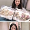 송지효, 데뷔 20주년 기념 선물 인증 "올해도 열일할게요"[스타IN★]
