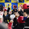 [★인천리뷰] '추신수 KBO 첫 홈런포' SSG, 한화 꺾고 위닝시리즈