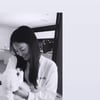 송혜교, 강아지와 사랑에 빠진 눈빛..달달 [스타IN★]