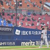 '다승 1위가...' 기립박수 팬들 앞에서 '땅만 쳐다본' 투수가 있다 [★잠실]